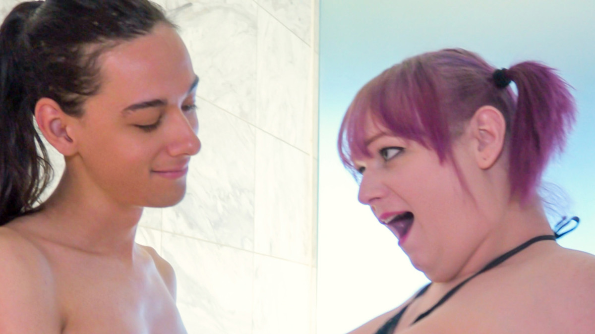 Getting Her Hole Fucked and Creampied in the Shower